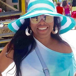 Meet your Posher, Lois